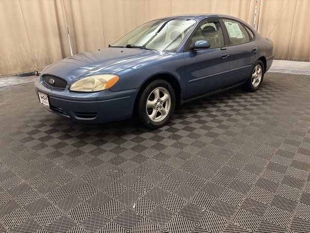 2004 Ford Taurus SE's photo