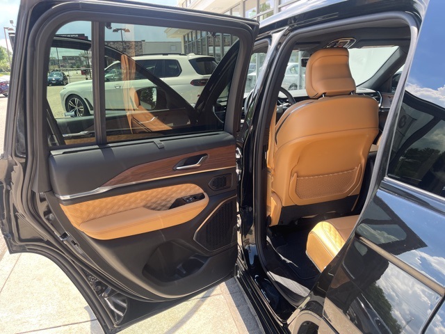 Black 2022 JEEP GRAND CHEROKEE for sale in South Bend, IN Photo 10