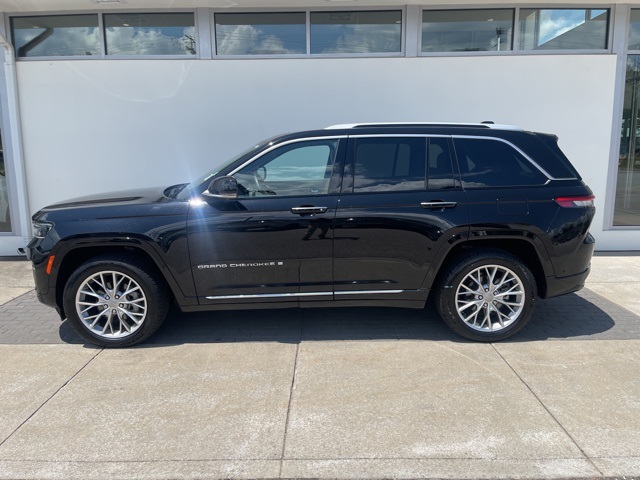 Black 2022 JEEP GRAND CHEROKEE for sale in South Bend, IN Photo 7