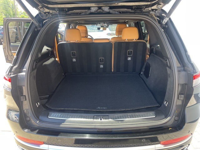 Black 2022 JEEP GRAND CHEROKEE for sale in South Bend, IN Photo 8