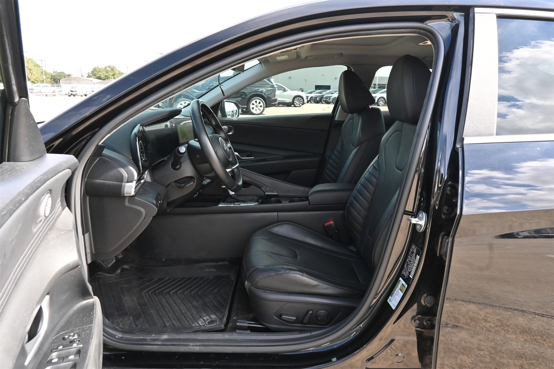 2023 Hyundai Elantra Limited Black at AutoSavvy Houston Southwest