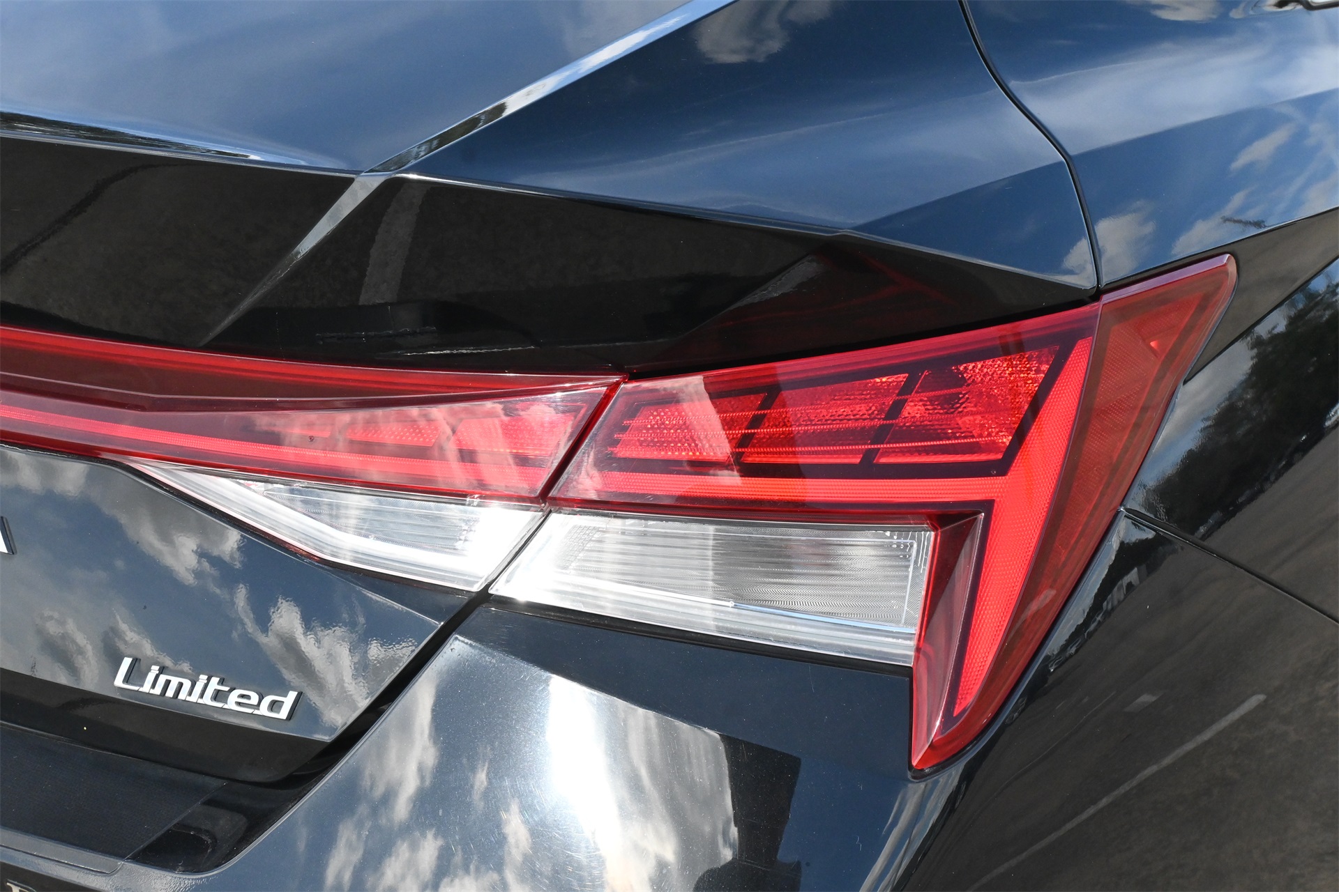 2023 Hyundai Elantra Limited Black at AutoSavvy Houston Southwest