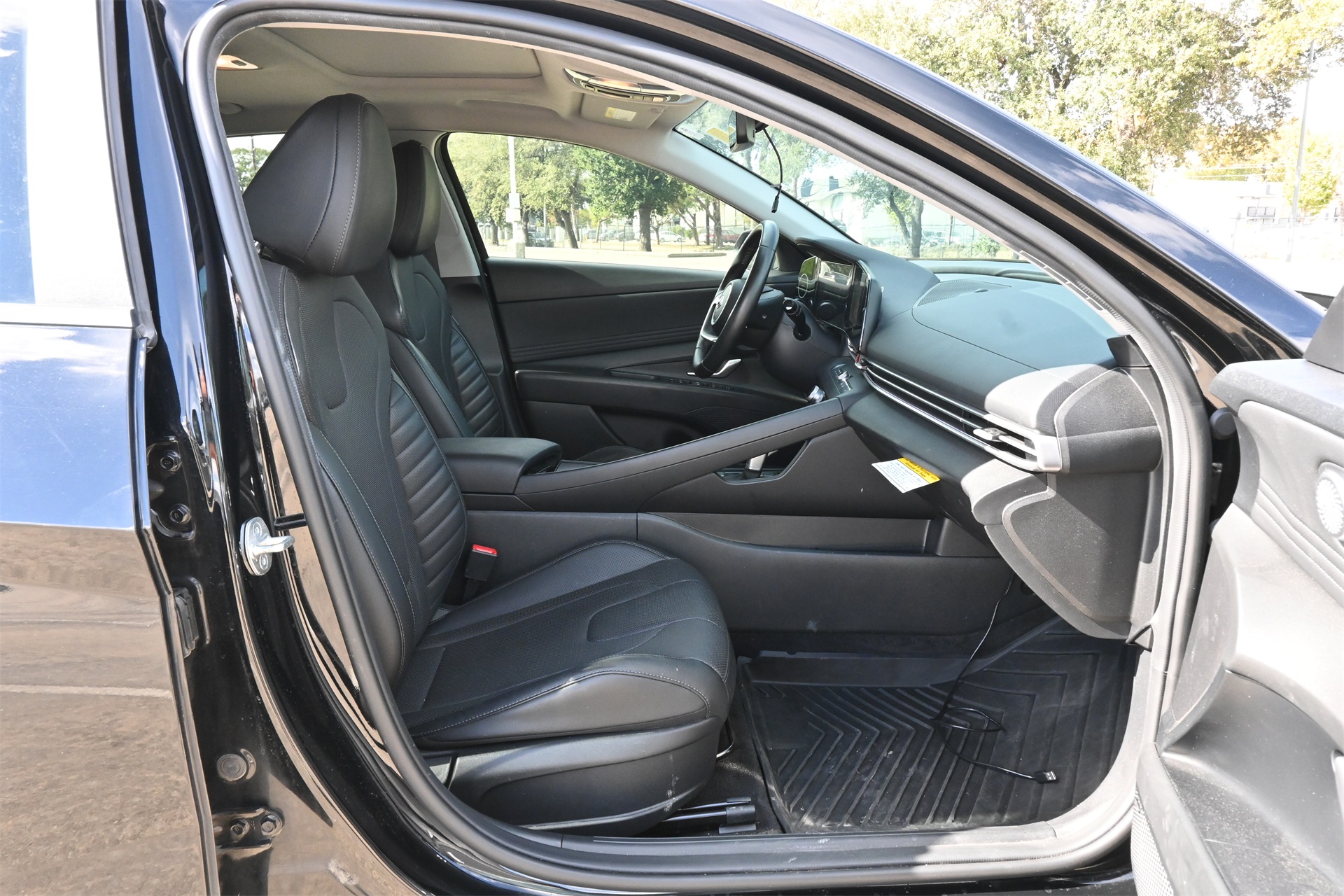 2023 Hyundai Elantra Limited Black at AutoSavvy Houston Southwest