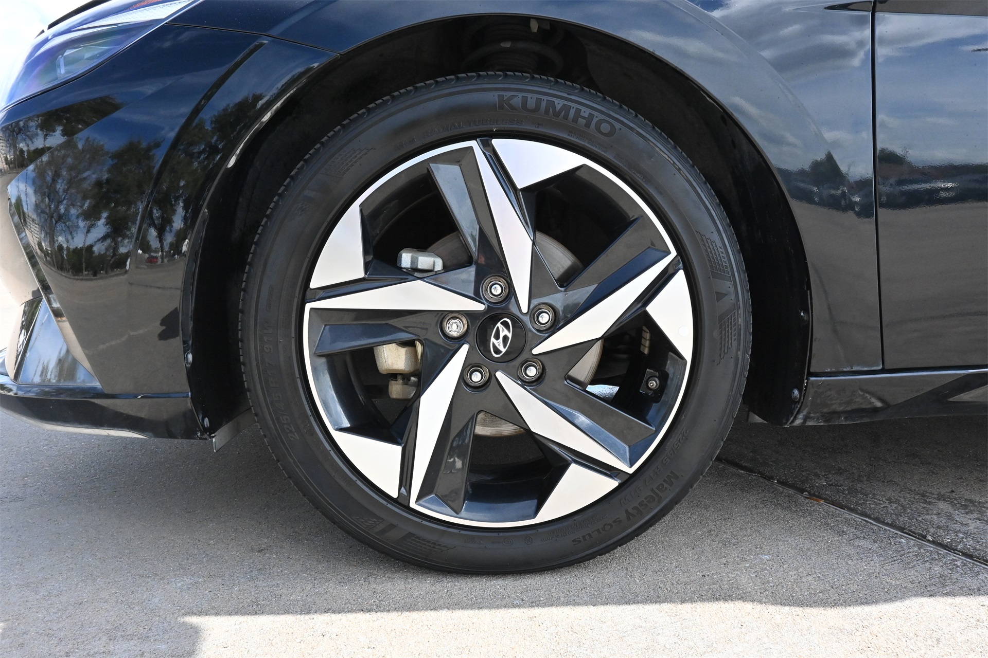 2023 Hyundai Elantra Limited Black at AutoSavvy Houston Southwest