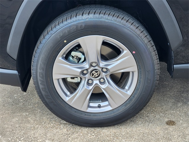 2025 Toyota RAV4 XLE - 6