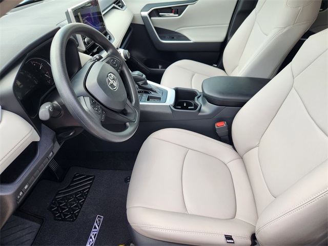 2025 Toyota RAV4 XLE - 8