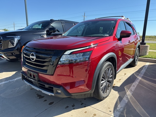 2023 Nissan Pathfinder SL photo 2