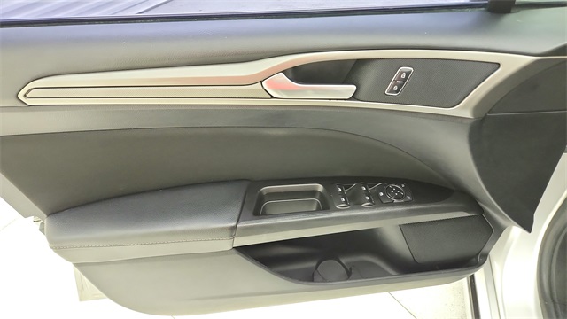 2017 Ford Fusion SE Silver at Autostrade