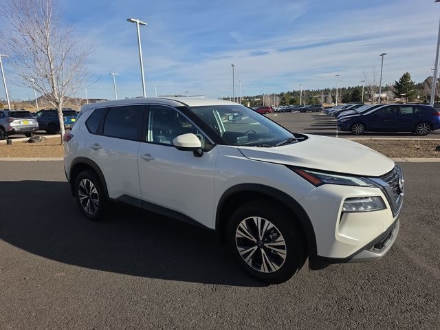 2023 Nissan Rogue SV's photo