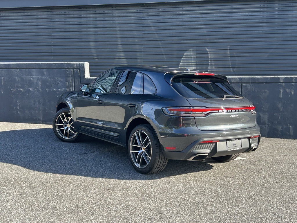 2025 Porsche Macan photo 3