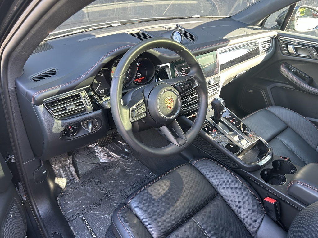 2025 Porsche Macan photo 4