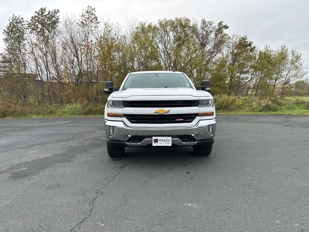 Used 2018 Chevrolet Silverado 1500 LT with VIN 3GCUKREC0JG618628 for sale in Zumbrota, Minnesota