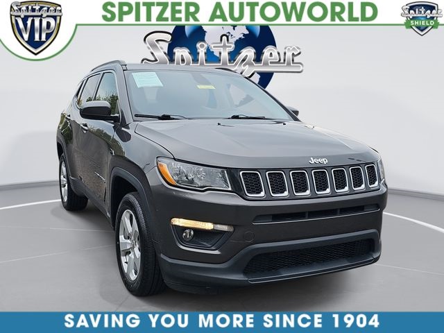Gray (Granite Crystal Metallic Clearcoat) 2019 Jeep Compass Latitude 4WD SUV / Crossover Four-Wheel Drive 9-Speed Automatic