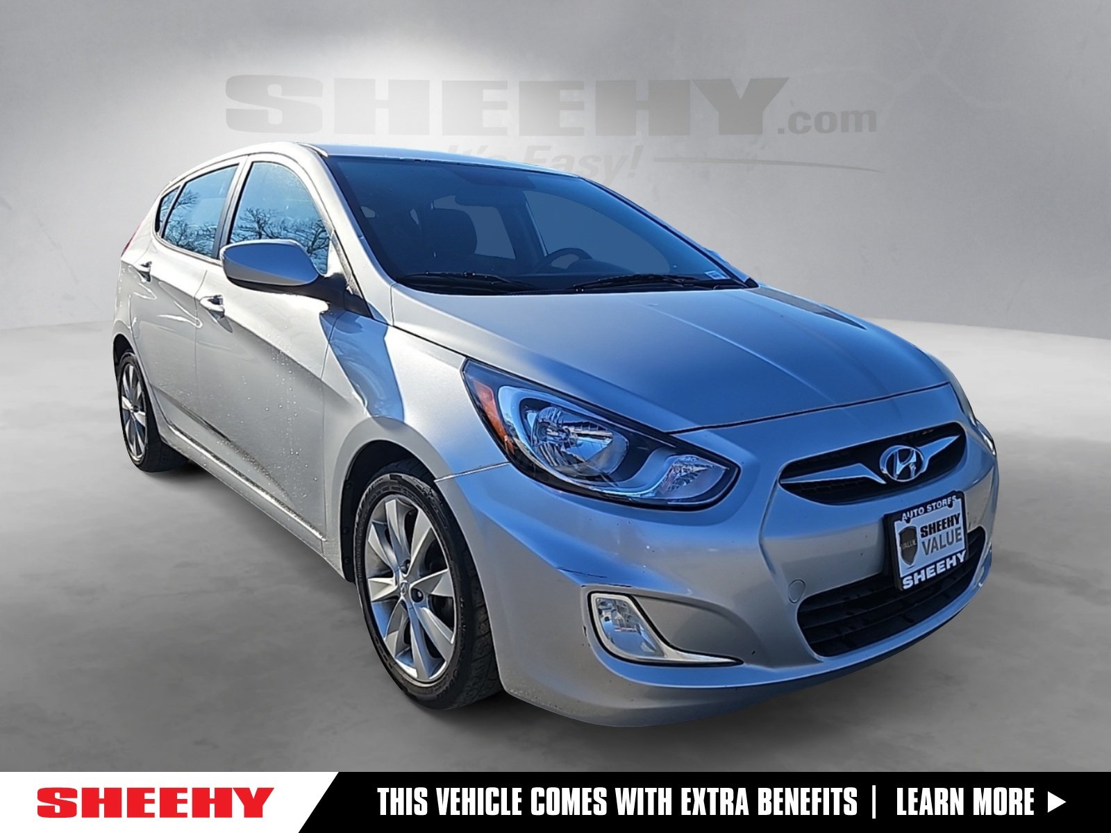 2012 Hyundai Accent SE 4-Door Hatchback FWD