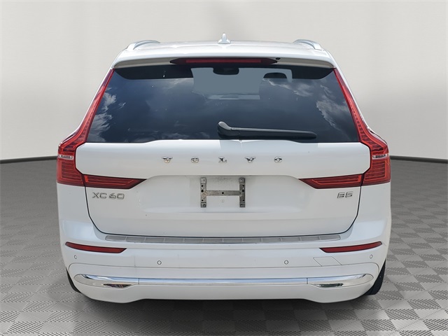 2023 Volvo XC60 B5 Plus photo 3