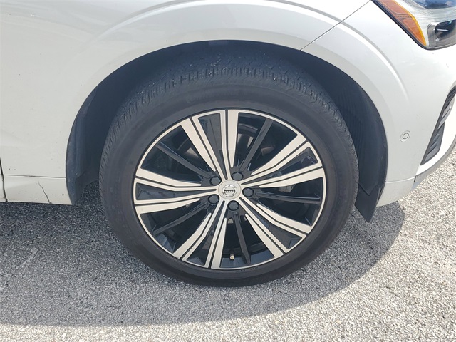 2023 Volvo XC60 B5 Plus photo 7