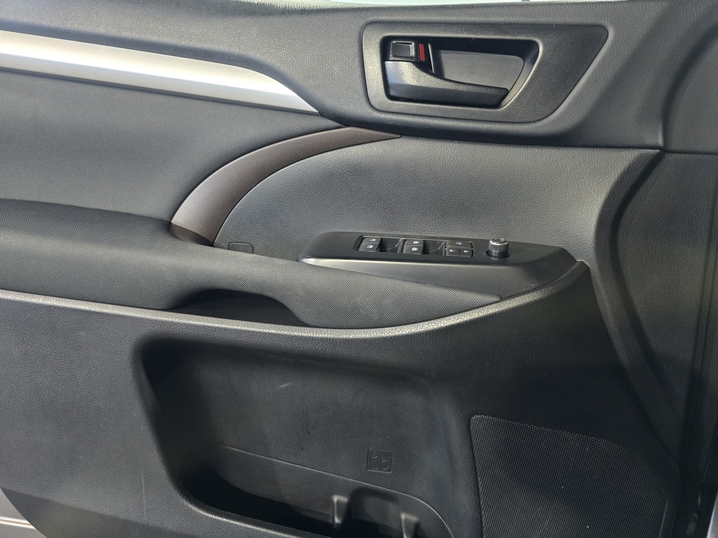 Thumbnail: 2019 Toyota Highlander - 12