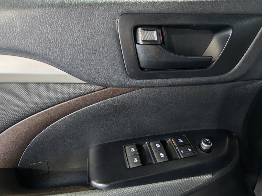 Thumbnail: 2019 Toyota Highlander - 13