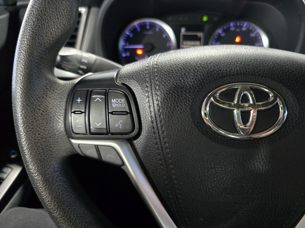 Thumbnail: 2019 Toyota Highlander - 16