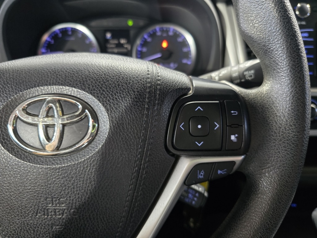 Thumbnail: 2019 Toyota Highlander - 17