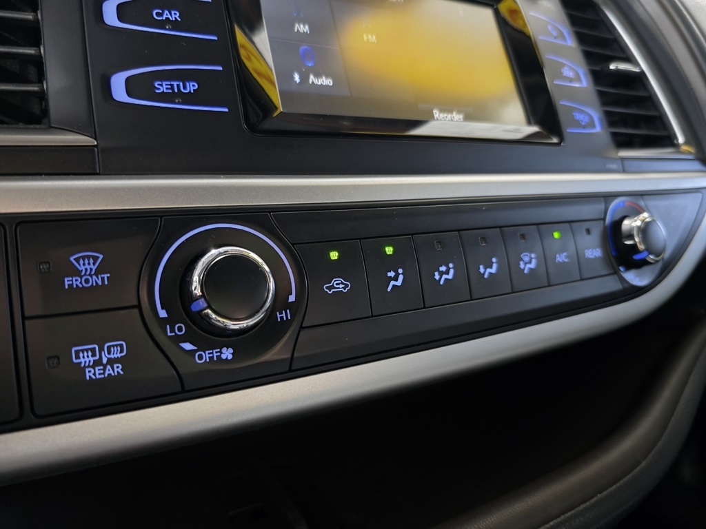 Thumbnail: 2019 Toyota Highlander - 22