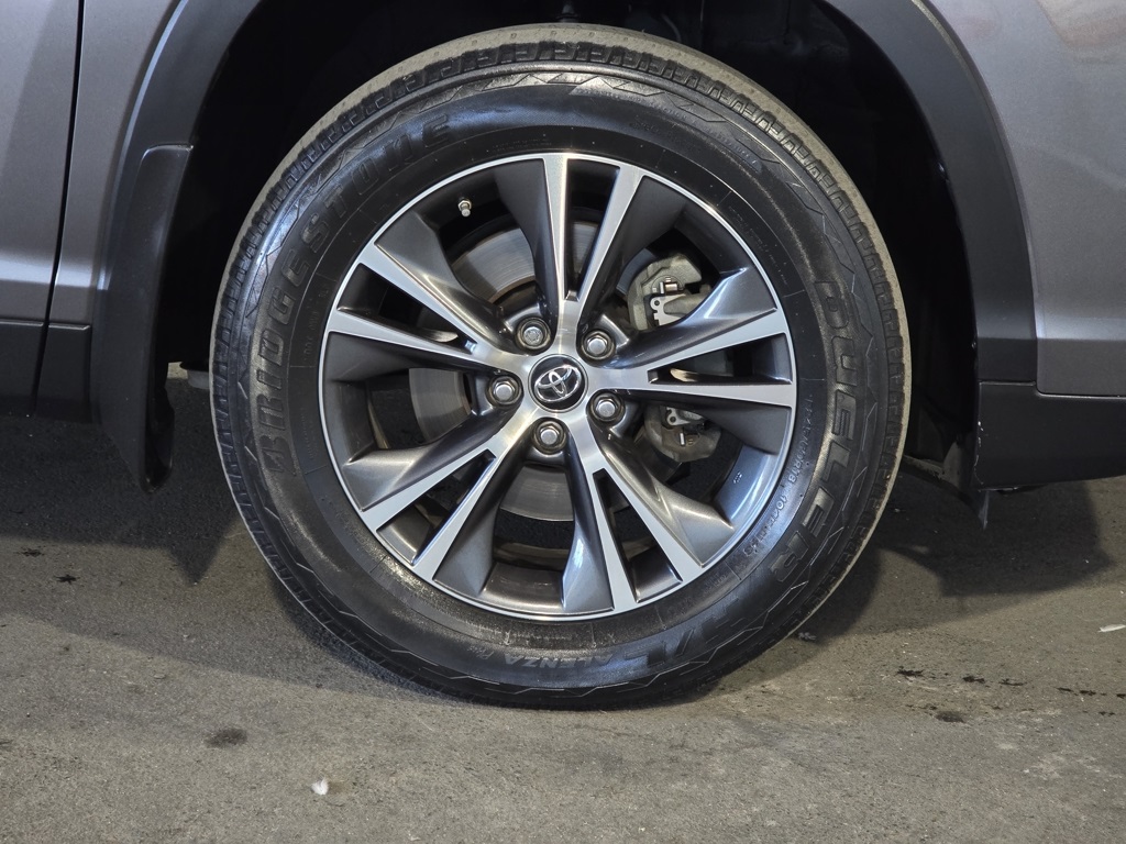 Thumbnail: 2019 Toyota Highlander - 4