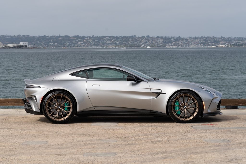 Aston Martin 2025 Vantage 