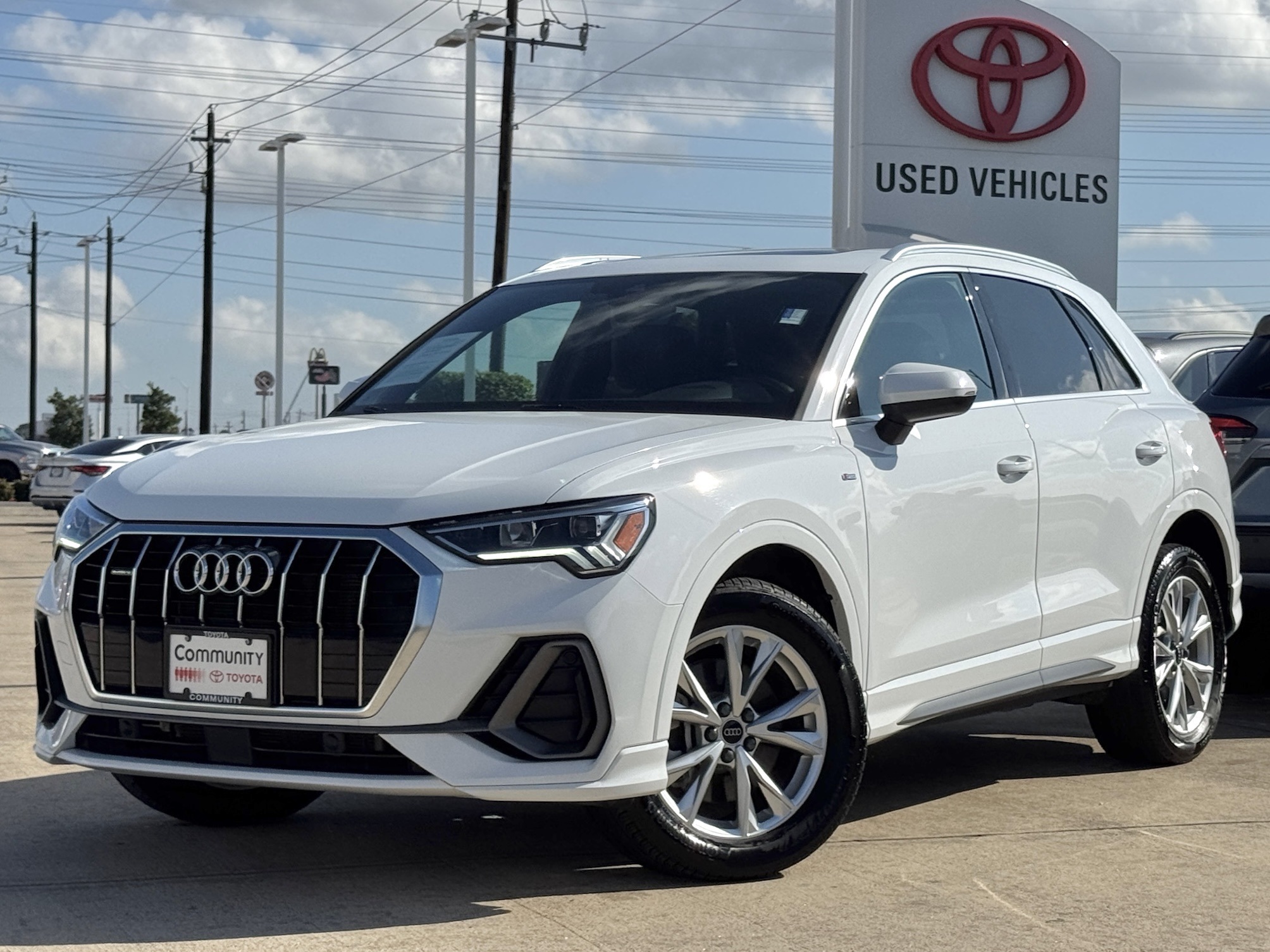 2024 Audi Q3 Premium White at River Oaks CDJR