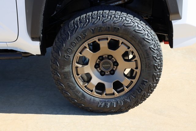 2025 Toyota Tacoma Hybrid Trailhunter - 8