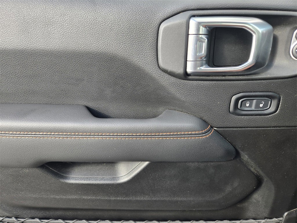 2022 Jeep Gladiator Mojave Black at South Houston Nissan