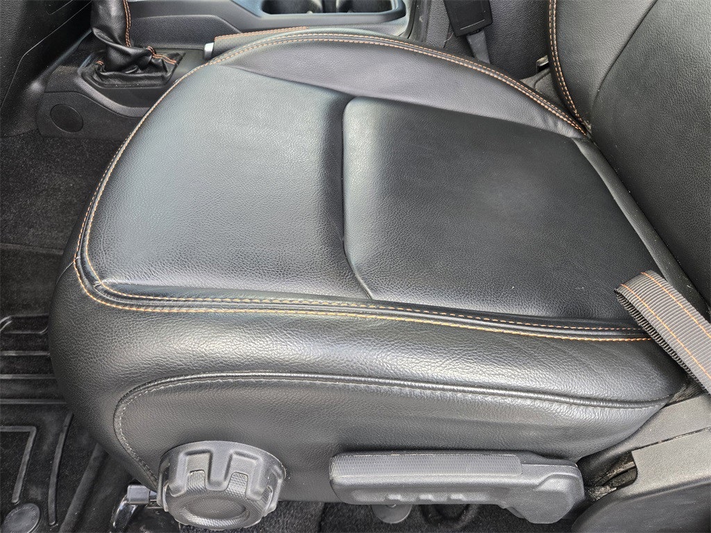 2022 Jeep Gladiator Mojave Black at South Houston Nissan