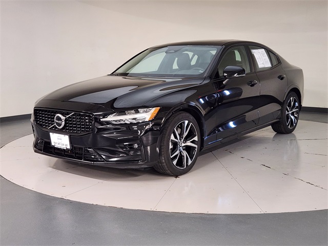 2024 Volvo S60 B5 Core Dark Theme