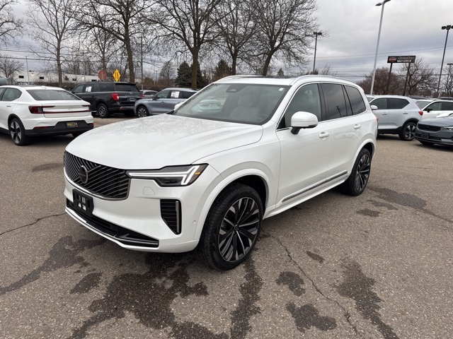 2025 Volvo XC90 B5 Plus Bright Theme 7-Passenger AWD