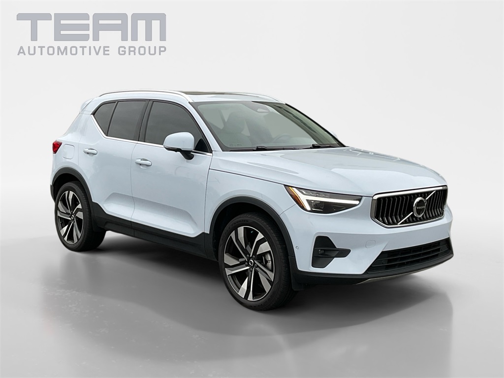 2024 Volvo XC40 B5 Plus Bright Theme AWD