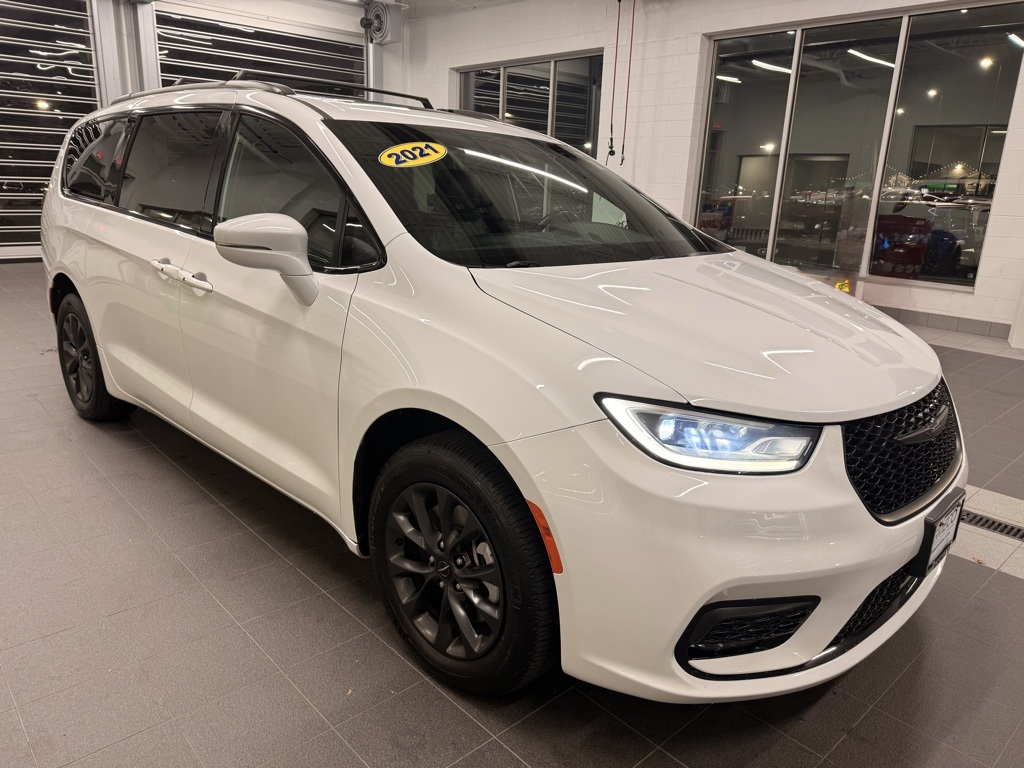 2021 Chrysler Pacifica Touring L's photo