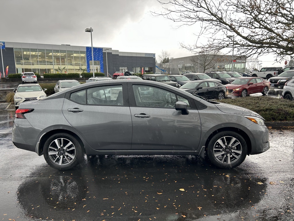 2025 Nissan Versa 1.6 SV photo 4