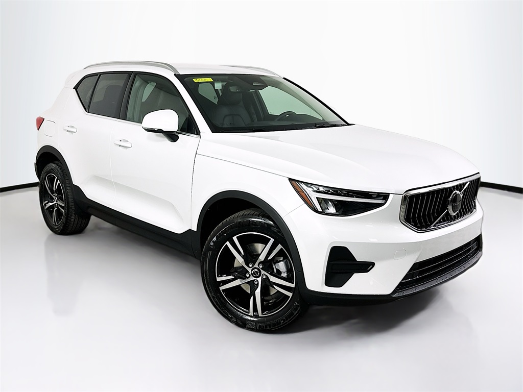 2025 Volvo XC40 B5 Core