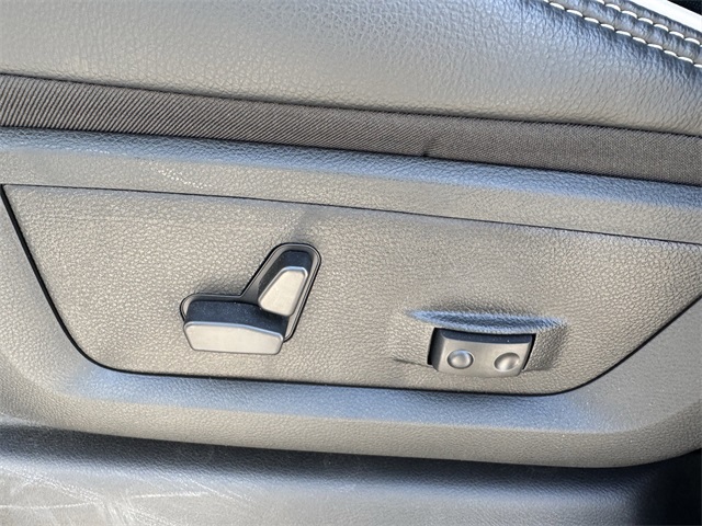 2026 Ram 2500 Laramie White at River Oaks CDJR