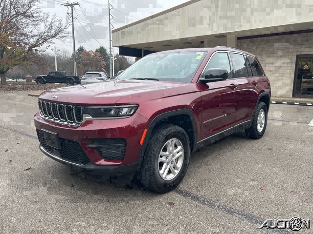2023 Jeep Grand Cherokee Laredo 4WD
