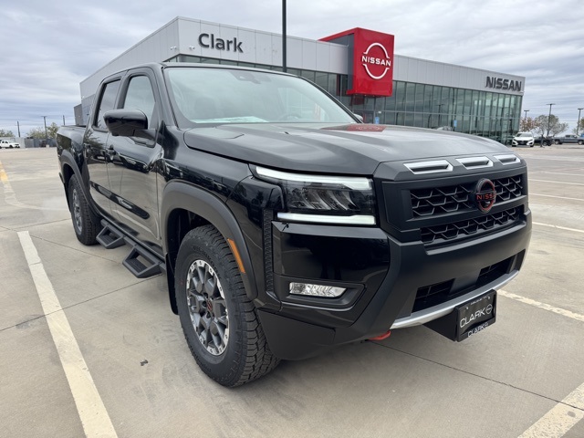 2026 Nissan Frontier PRO-X's photo