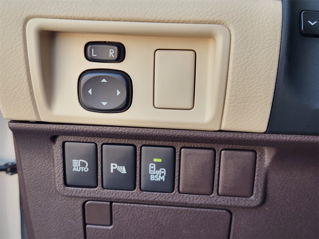 2016 Lexus ES 350 Silver at Bravo Nissan