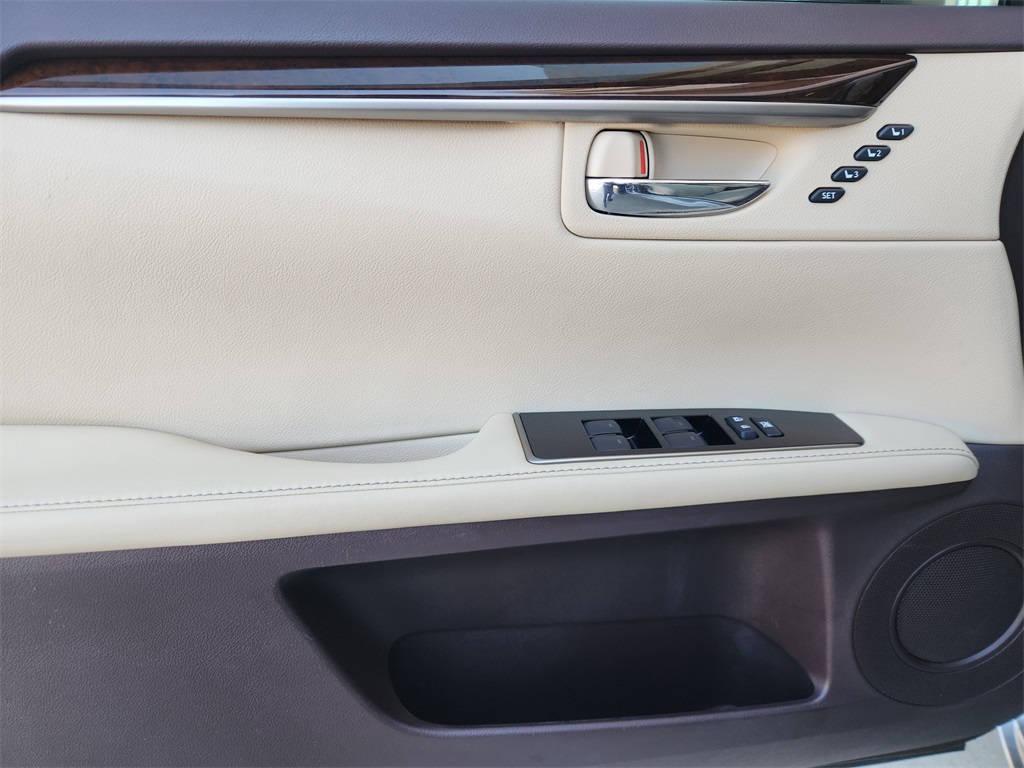 2016 Lexus ES 350 Silver at Bravo Nissan