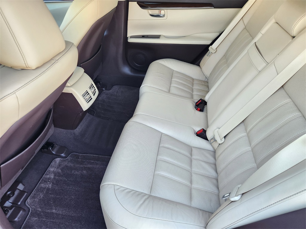 2016 Lexus ES 350 Silver at Bravo Nissan