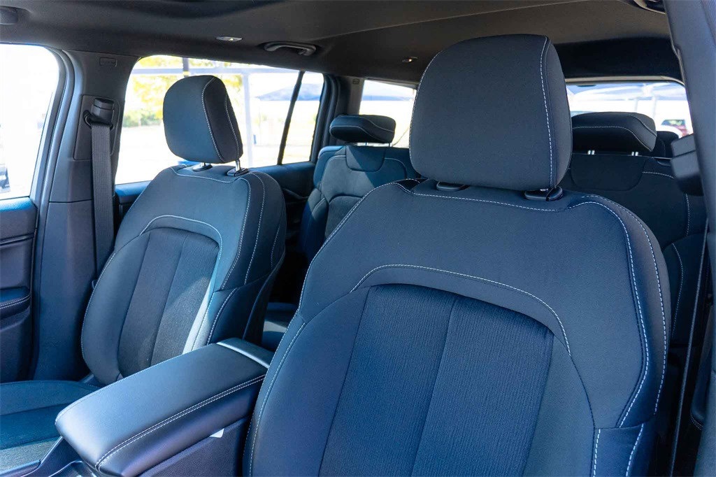 New Car 2025 Jeep Grand Cherokee L  Laredo For Sale Under $40,000 In San Marcos, Texas