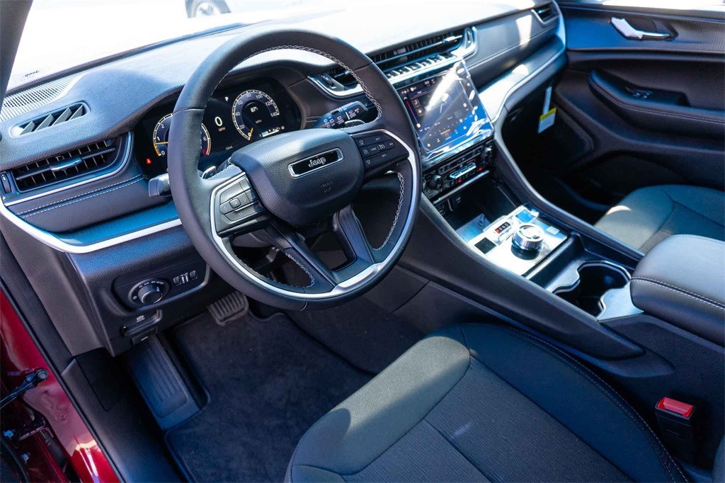 New Car 2025 Jeep Grand Cherokee L  Laredo For Sale Under $40,000 In San Marcos, Texas