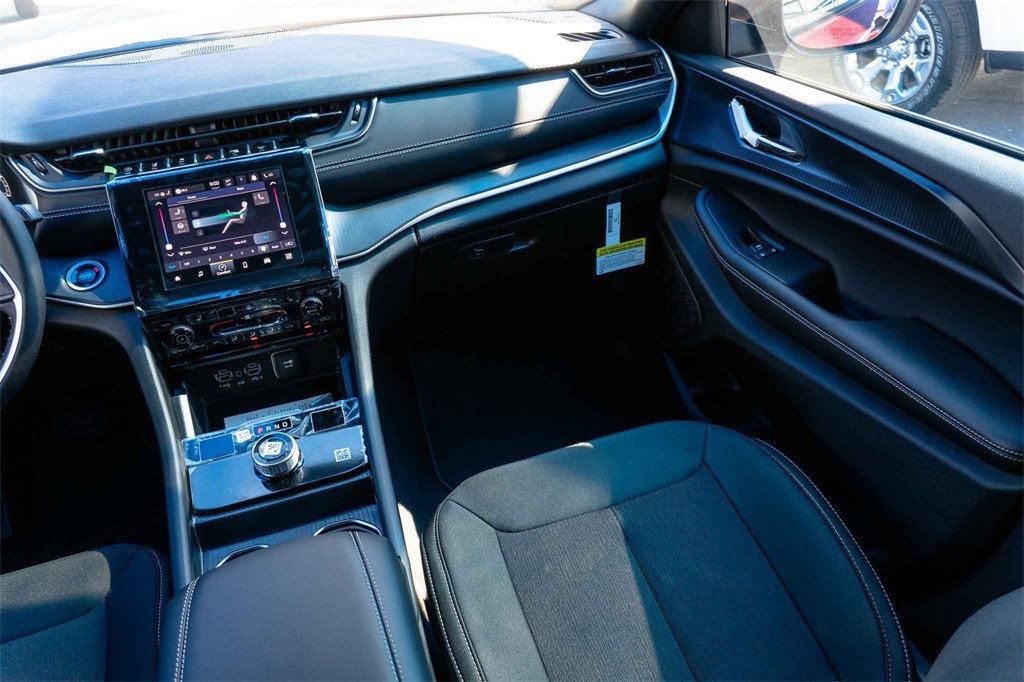 New Car 2025 Jeep Grand Cherokee L  Laredo For Sale Under $40,000 In San Marcos, Texas