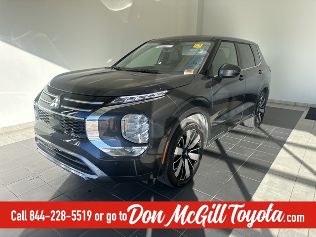 2025 Mitsubishi Outlander SE White at Baytown Hyundai