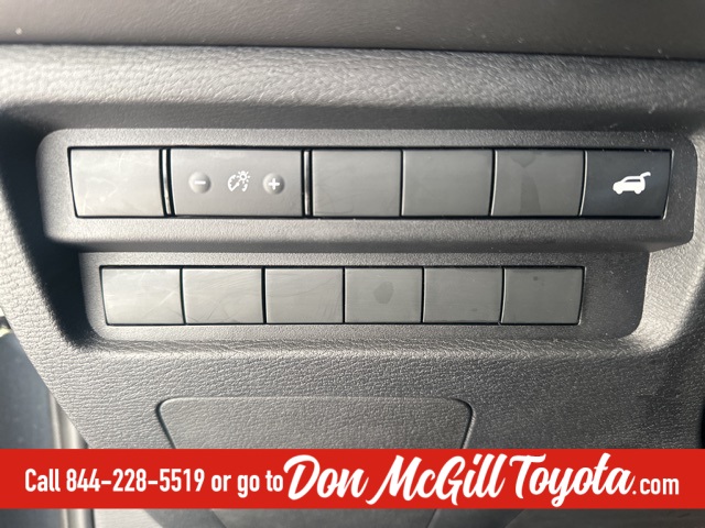 2025 Mitsubishi Outlander SE White at Baytown Hyundai