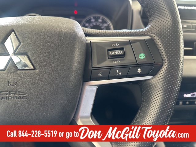 2025 Mitsubishi Outlander SE White at Baytown Hyundai