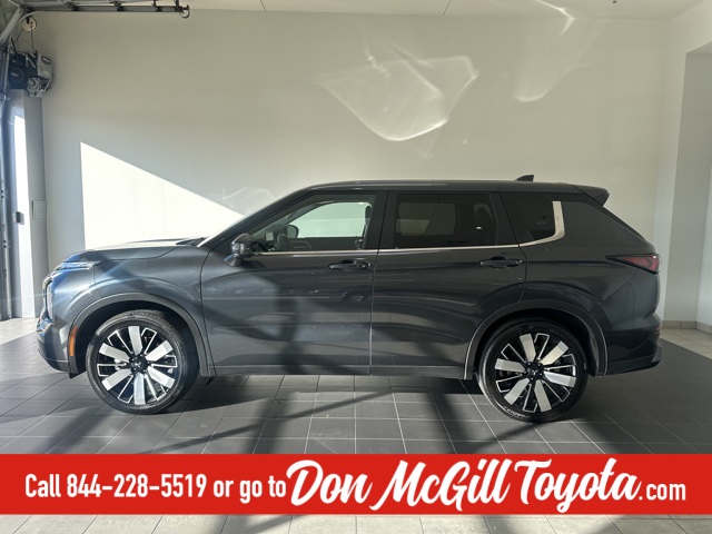 2025 Mitsubishi Outlander SE White at Baytown Hyundai